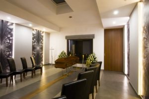 Sala pożegnań w zakładzie pogrzebowym ATENA w Koszalinie